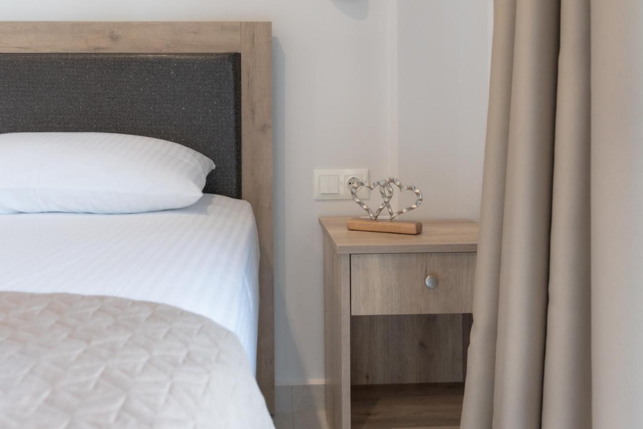Sunshine Rooms And Suites Vrasná Exteriör bild