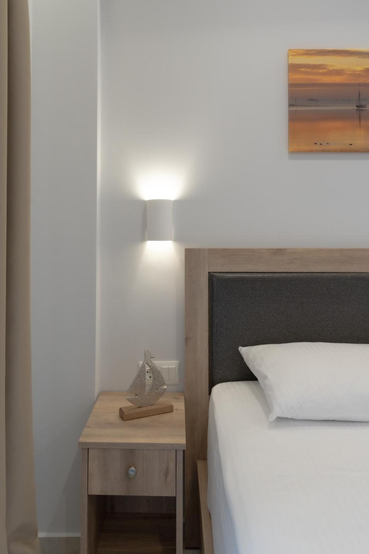 Sunshine Rooms And Suites Vrasná Exteriör bild