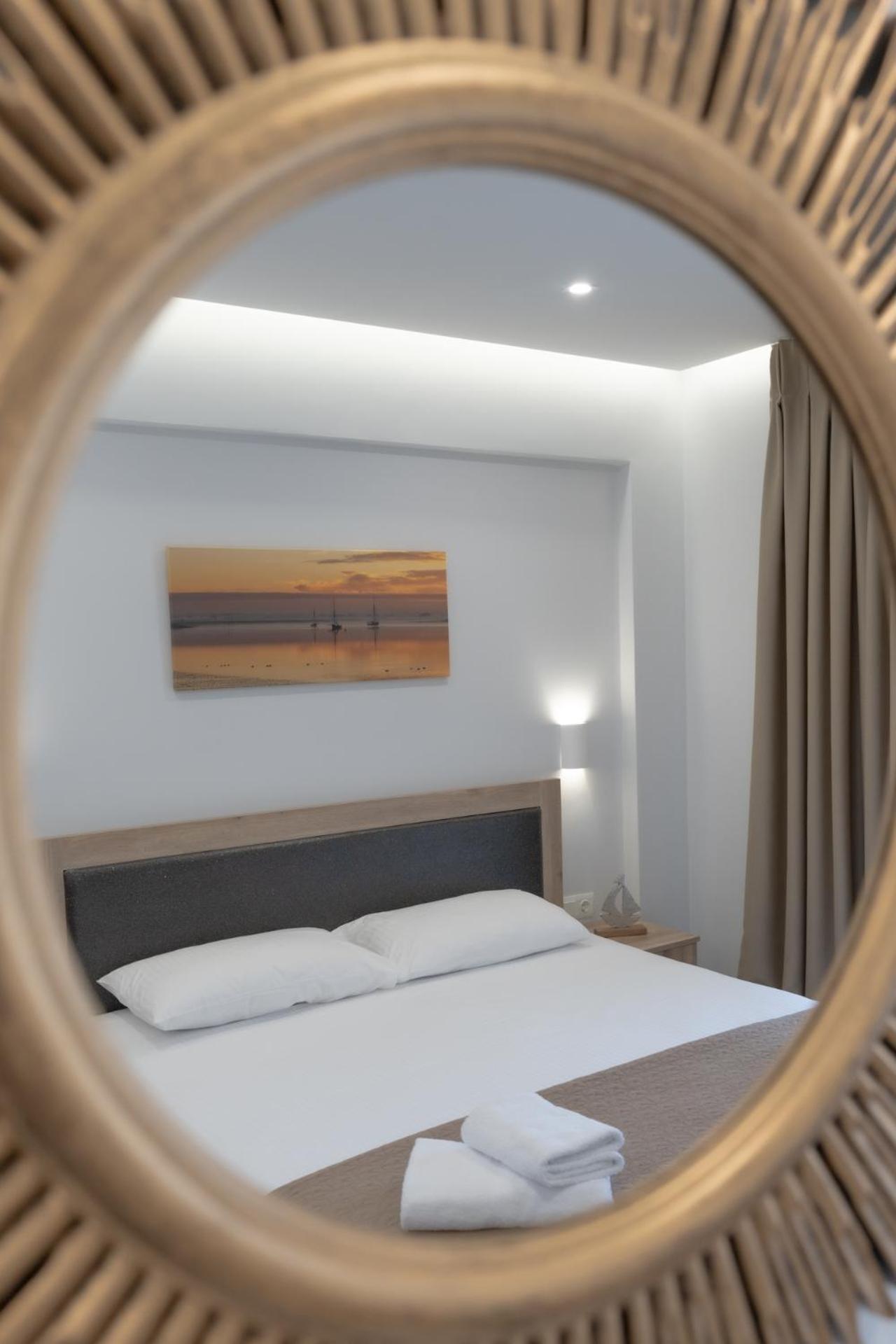Sunshine Rooms And Suites Vrasná Exteriör bild